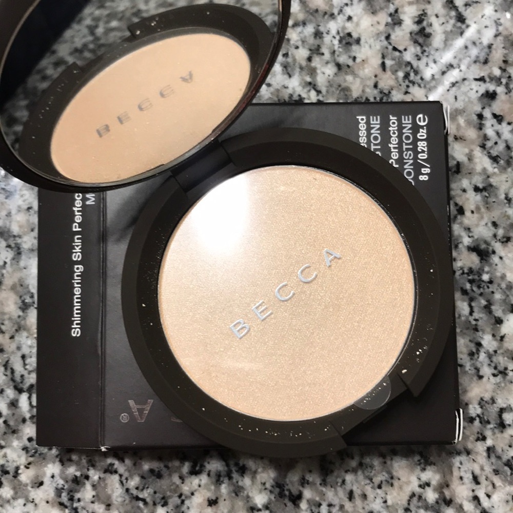Becca Shimmering Skin Perfector in moonstone